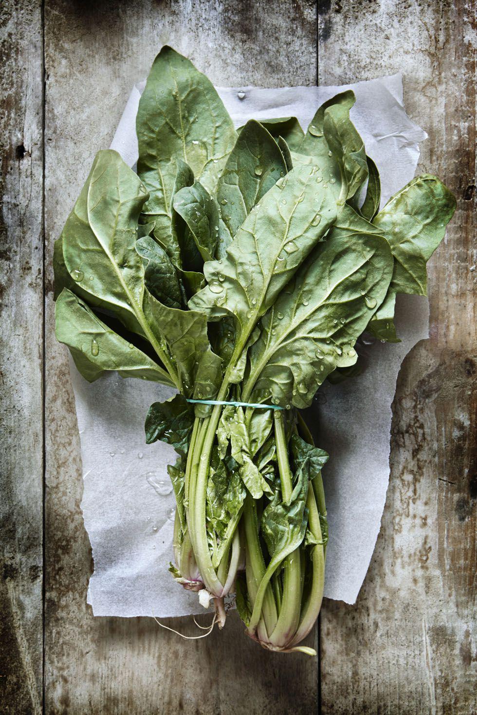 Alimentos que te ayudarán a bajar la pancita en poco tiempo - Verdura de hojas