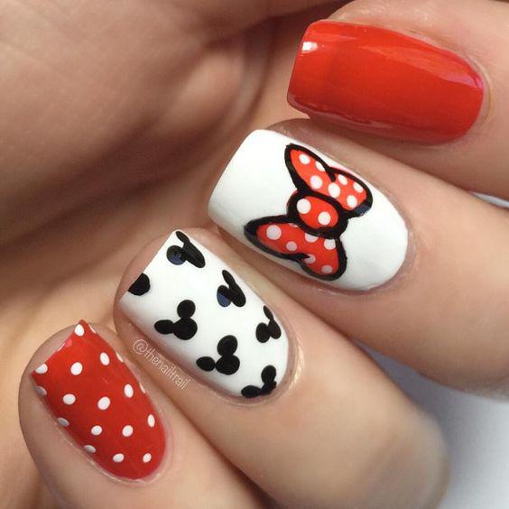 Diseños de uñas de Mickey Mouse