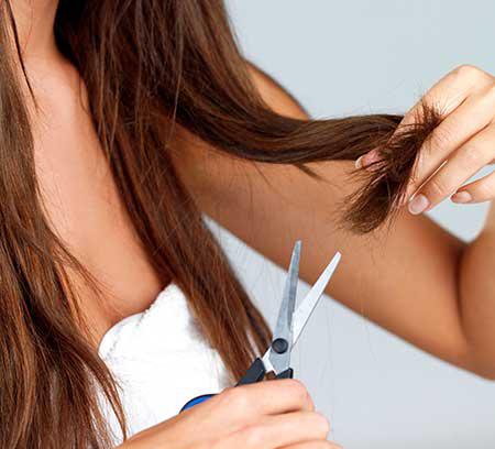 Tips para despuntar tu cabello desde casa - Dos dedos