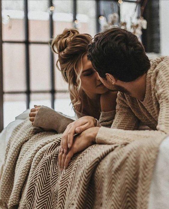 13 Señales de que tienes una relación estable - Si se hacen preguntas no es por celos, si no por curiosidad