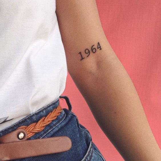 15 Tatuajes De Números Que Te Enamorarán - año de nacimiento