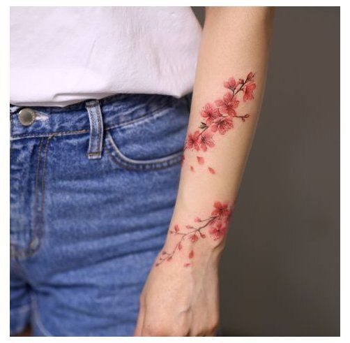 ideas de tatuajes en el brazo para chicas - Flores a color