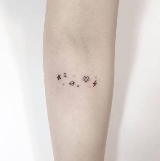 Diseños de tatuajes minimalistas para mujeres - Galaxias