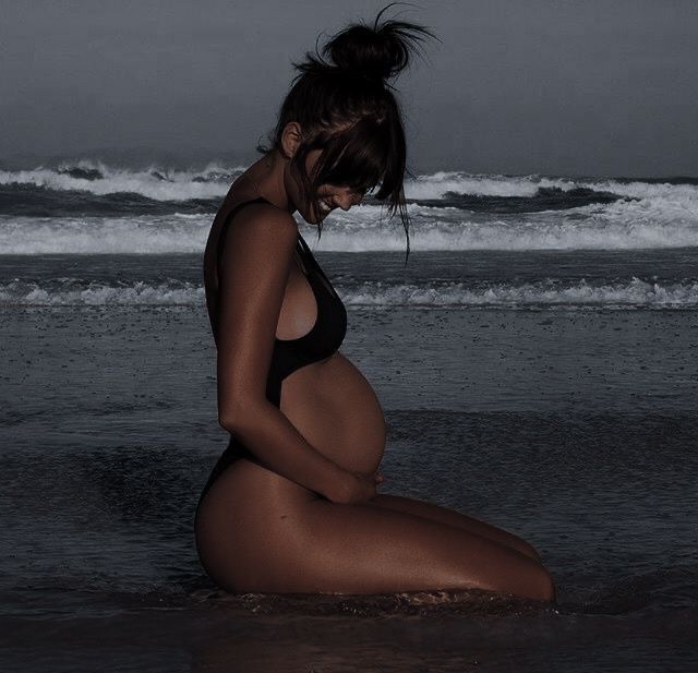 Ideas de fotos creativas para embarazadas - I love the beach