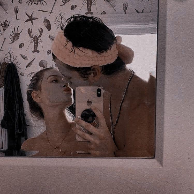 Ideas de fotos Tumblr en pareja frente al espejo - Skin Care Time