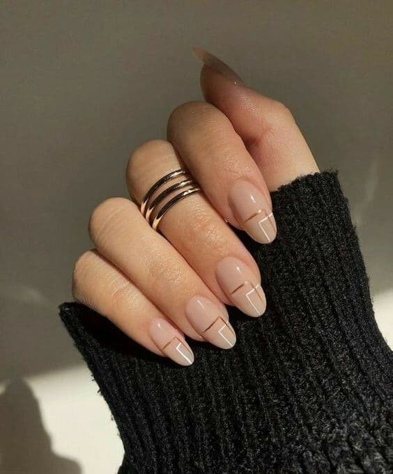 Diseños de uñas para lograr un manicure súper natural - Con líneas