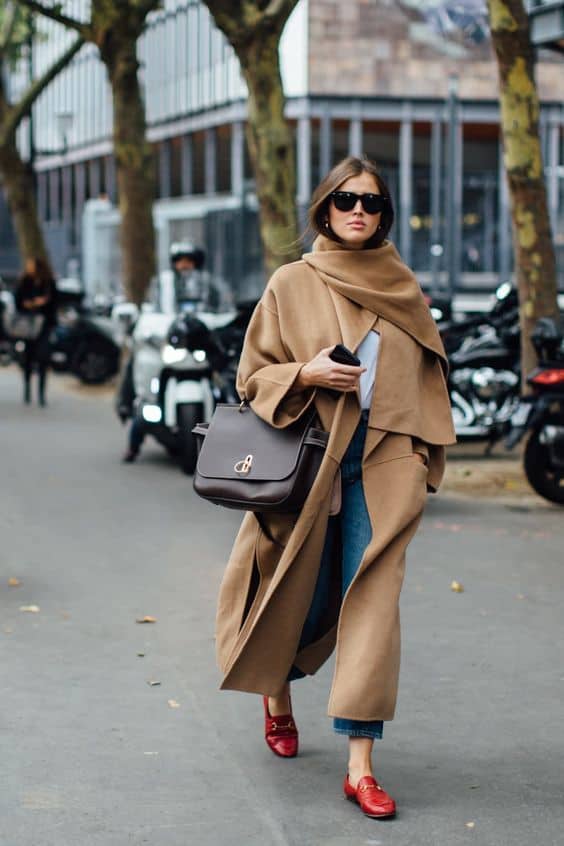 Formas increíbles de usar un abrigo camel - Agrega una capa extra