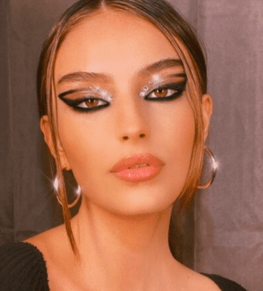 15 estilos de maquillaje ‘aesthetic’ para una selfie perfecta - Unos foxy eyes… ¡enormes!