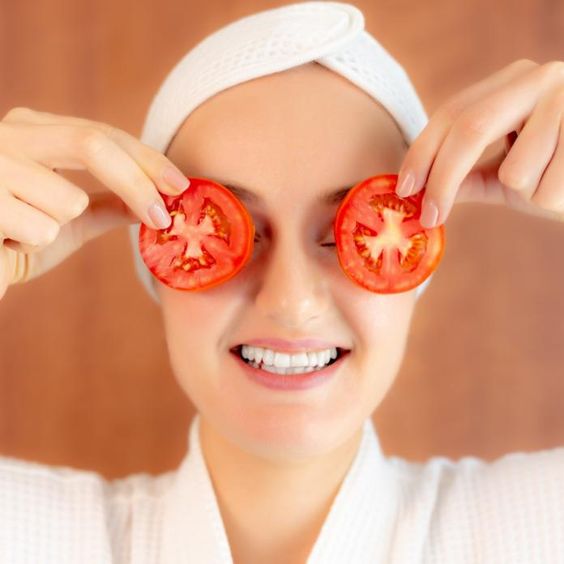 remedios caseros para las ojeras - Tomate