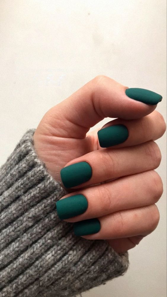 15 formas increíbles de llevar las uñas en color verde