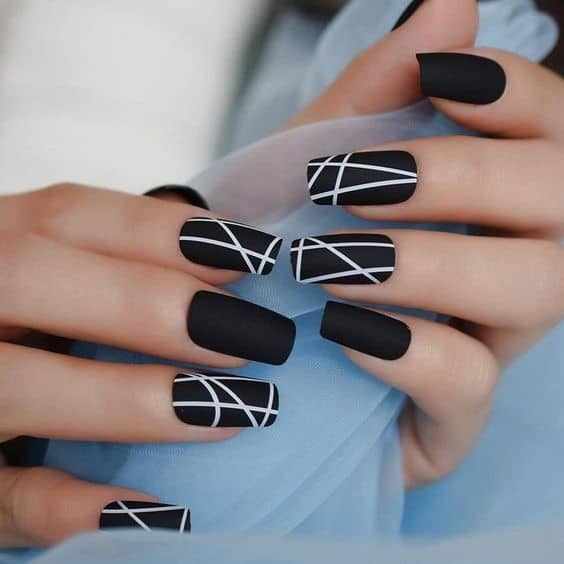 Diseños de uñas blanco y negro - Las simétricas