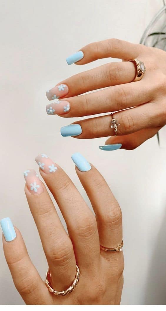 Diseños de uñas de verano - Azul cielo