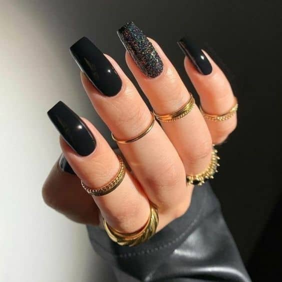 Diseños de uñas largas - Love black