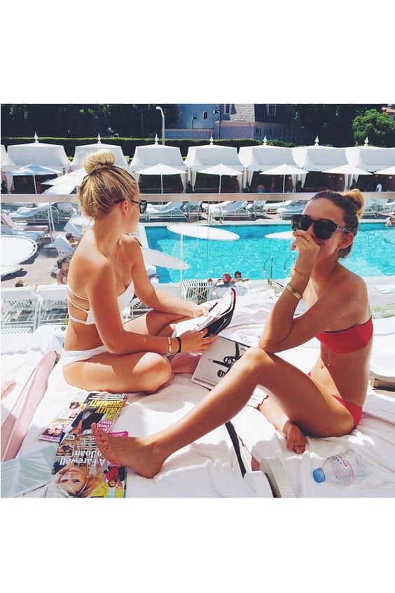 Fotos Tumblr de mejores amigas - En la piscina divirtiéndose