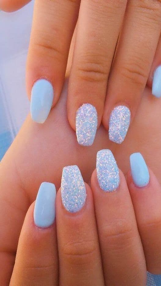 Ideas de uñas azul pastel - Glitter