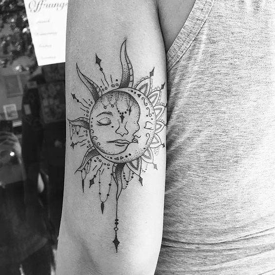 Tatuaje sol y luna minimalista - Con mandala
