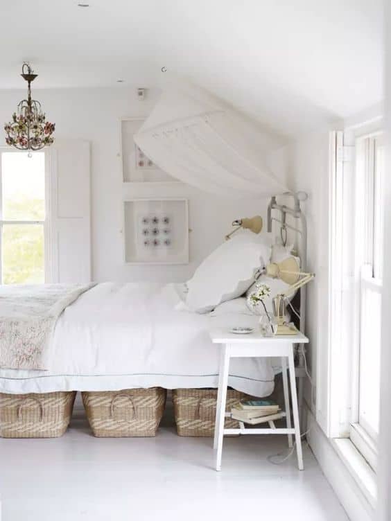 Ideas para decorar cuartos pequeños - Almacenar debajo de la cama