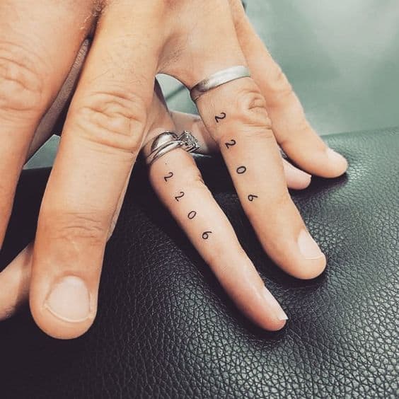 Tatuajes minimalistas para parejas - Con significado