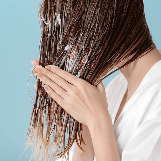 Cómo hidratar el cabello reseco por tintes - Evita las planchas