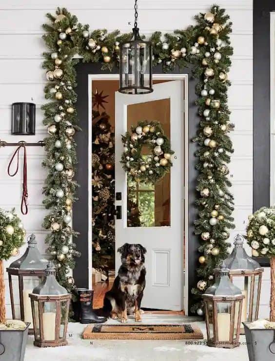 Puertas decoradas de navidad - Alócate con los ornamentos