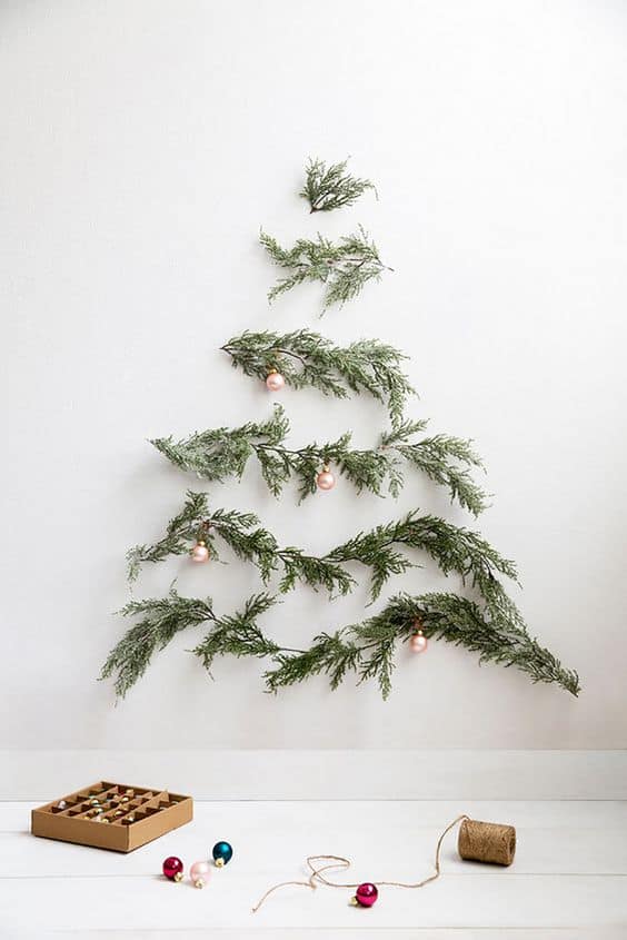 Árboles de navidad en la pared con escarcha - Papel