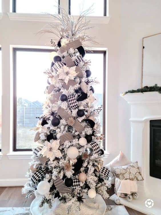 Cómo adornar un árbol de navidad blanco - Con negro