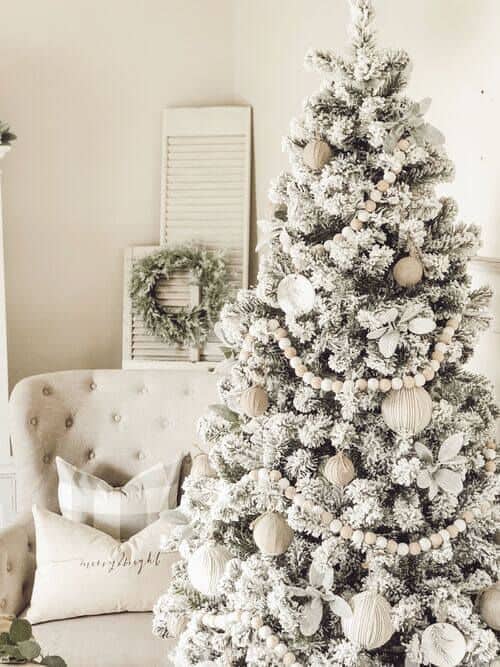Cómo adornar un árbol de navidad blanco - Verde