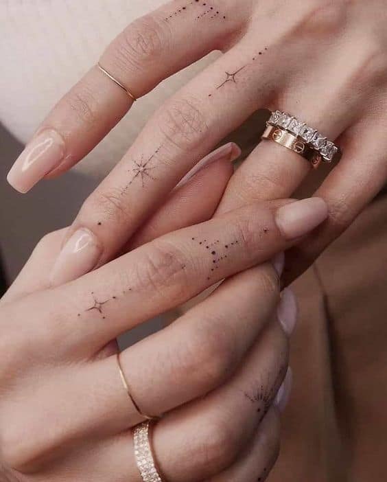 Tatuajes en la mano para mujer - Tatuajes chiquitos