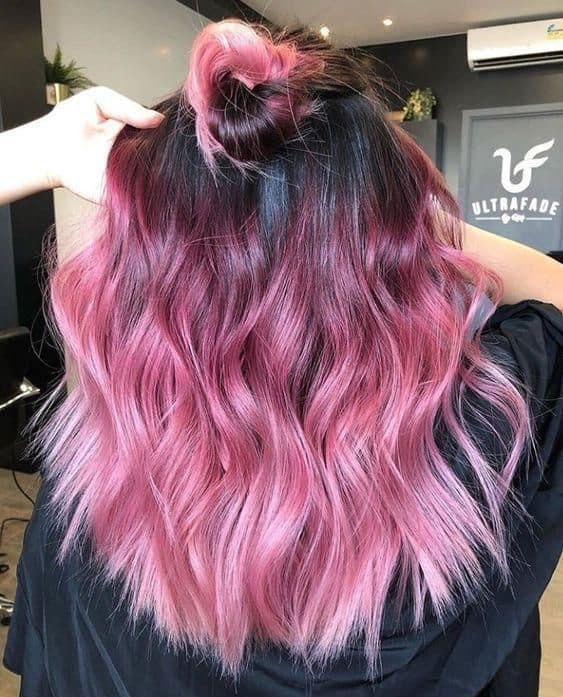 Balayage rosa en cabello oscuro - ¿Decolorado?