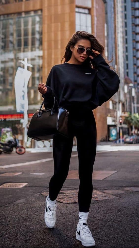 ✨Licra Negra Brillante✨ Perfecta para crear tus propios outfits