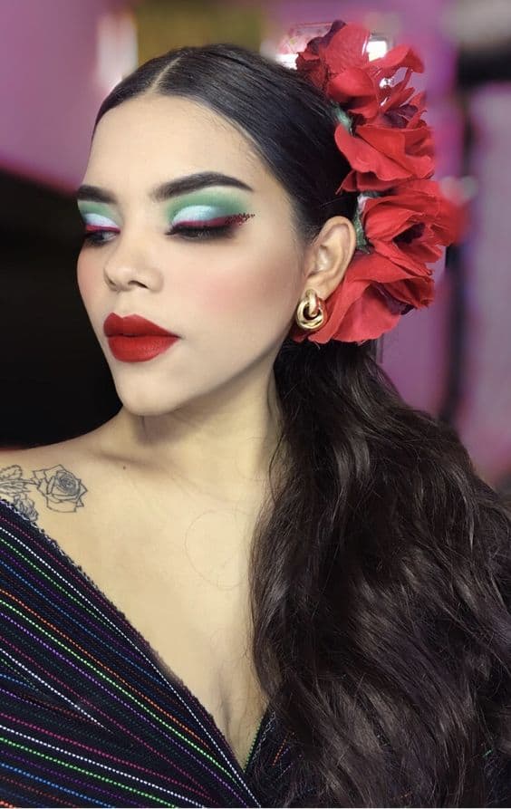 Maquillaje de ojos tricolor mexicano - En blanco