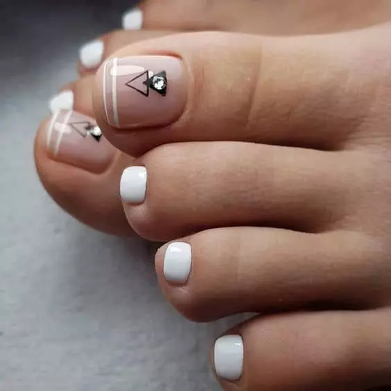 Diseños de uñas para pies - En color blanco