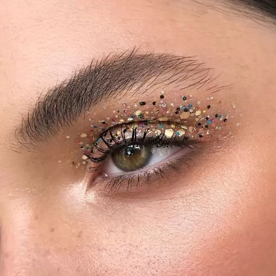 Maquillaje con glitter dorado - Más formal