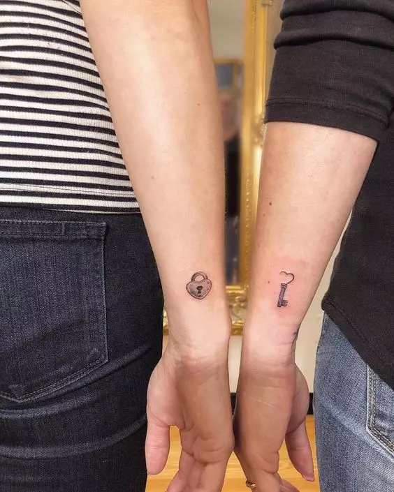 Tatuajes para hombres minimalistas - En pareja