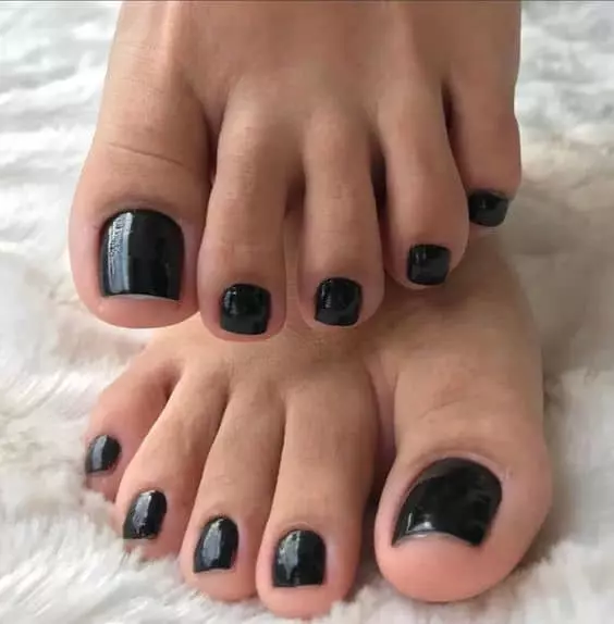 Uñas de los pies negras - Quitar esmalte negro