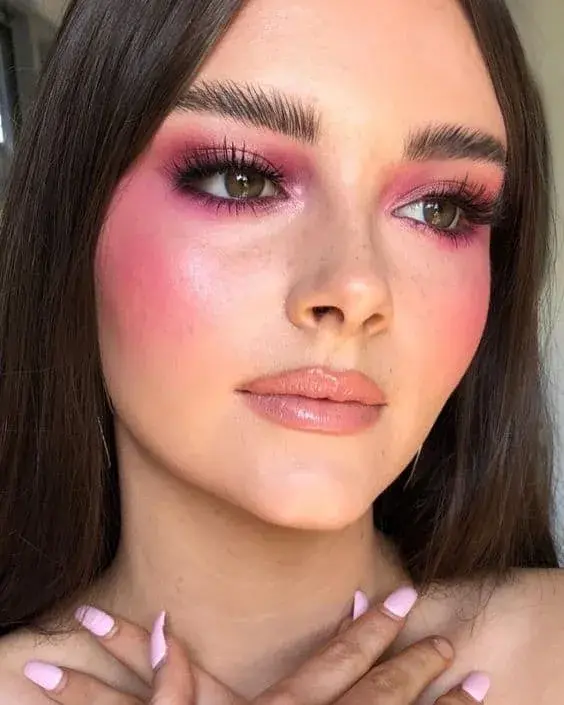 Maquillaje para outfit rosa - Con violetas