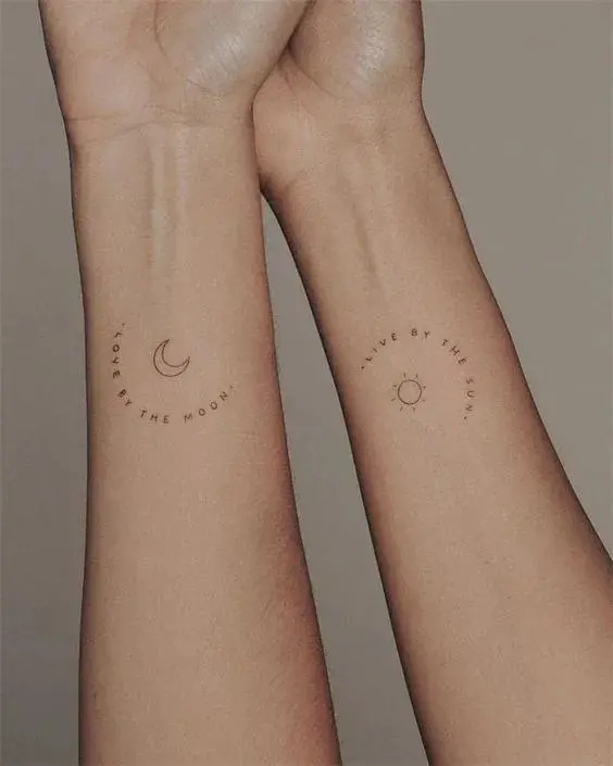 Tatuaje sol y luna minimalista - En pareja