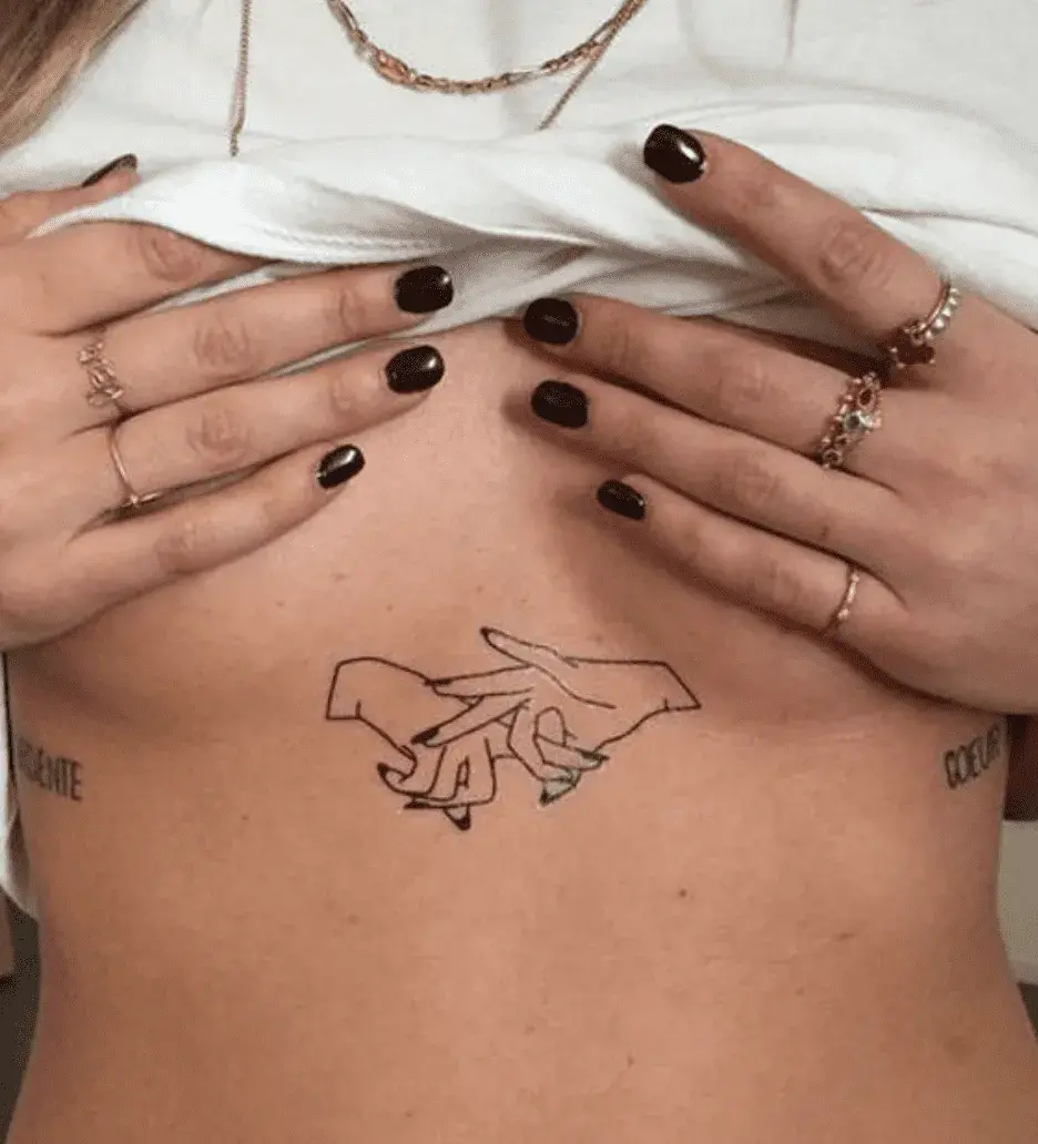 Tatuajes para mujer en el pecho - Algo gracioso