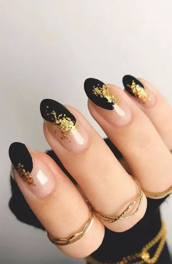 Uñas negro con dorado elegantes - Más colores