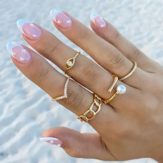 Diseños de uñas con perlas sencillas - Colores pasteles