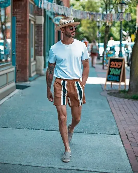 Outfits para playa hombre - Con shorts