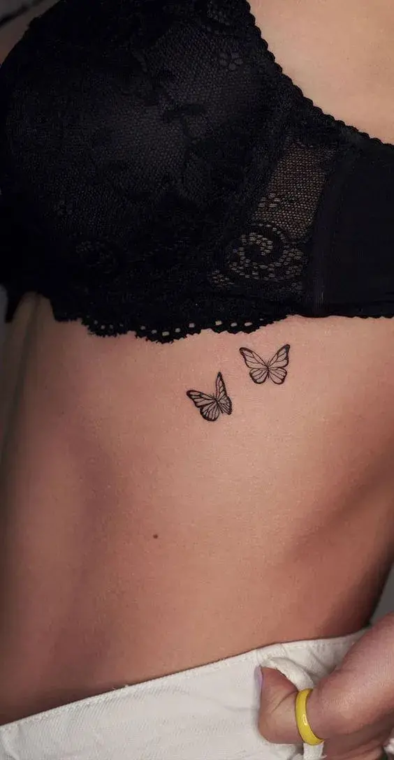 Tatuajes de mariposas en la costilla - Varias mariposas