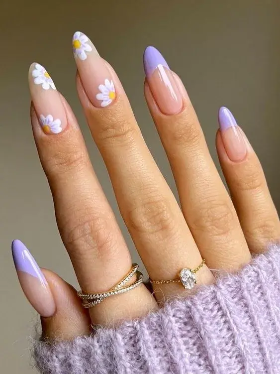 Diseños de uñas lila - Florales