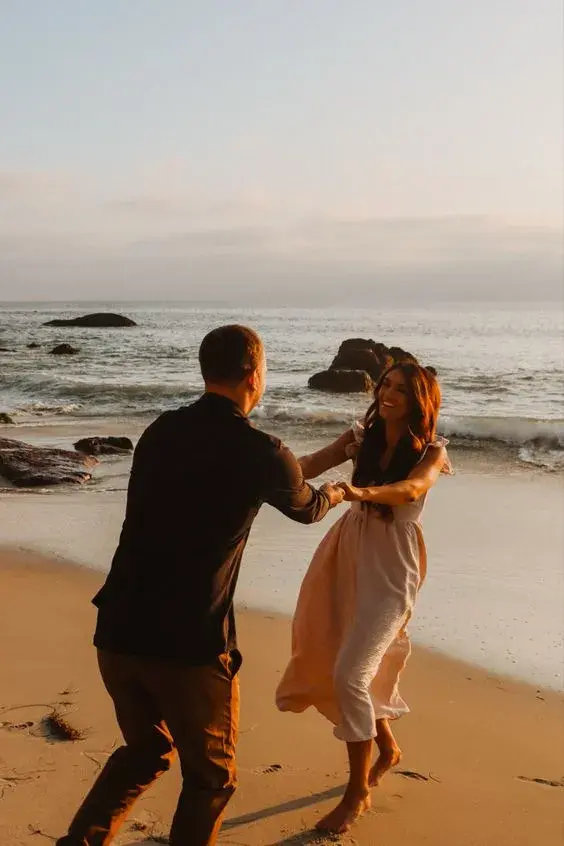 Fotos románticas en la playa - Bailando