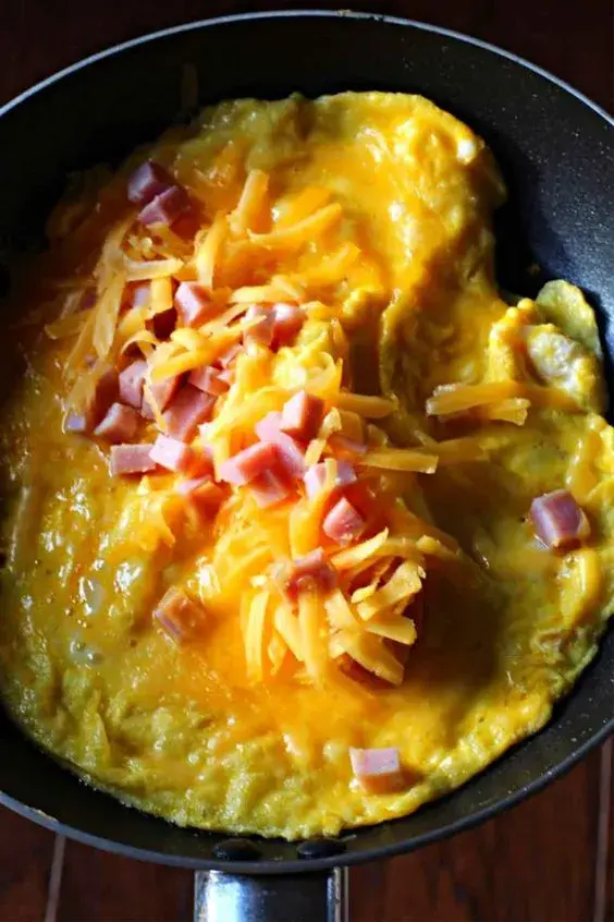 7 ideas para desayunar rápido, fácil y con pocas calorías - Omelette de jamón de pechuga de pavo