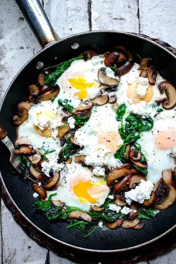 7 ideas para desayunar rápido, fácil y con pocas calorías - Huevo y champiñón